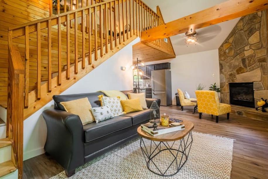 Entire cabin in Gatlinburg, Tennessee 2 guests1 bedroom1 bed1.5 baths-16