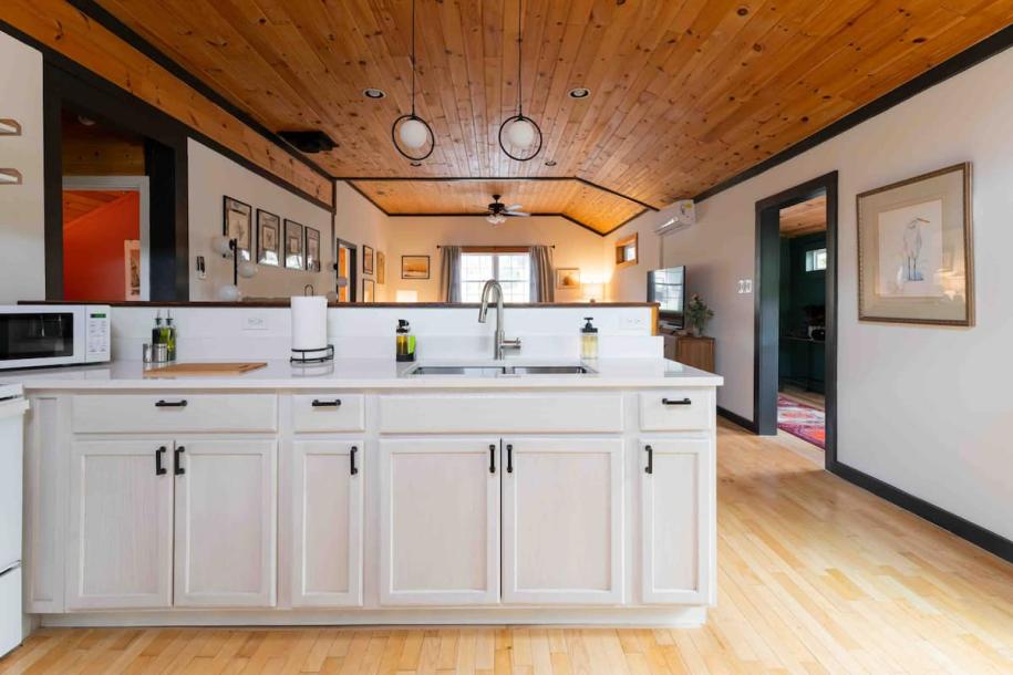 Entire home in Asheville, North Carolina 4 guests2 bedrooms3 beds1 bath-11
