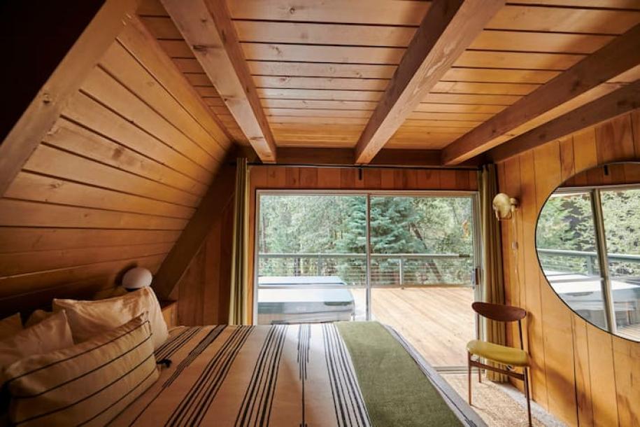 Entire cabin in Idyllwild-Pine Cove, California 4 guests2 bedrooms3 beds1 bath-8