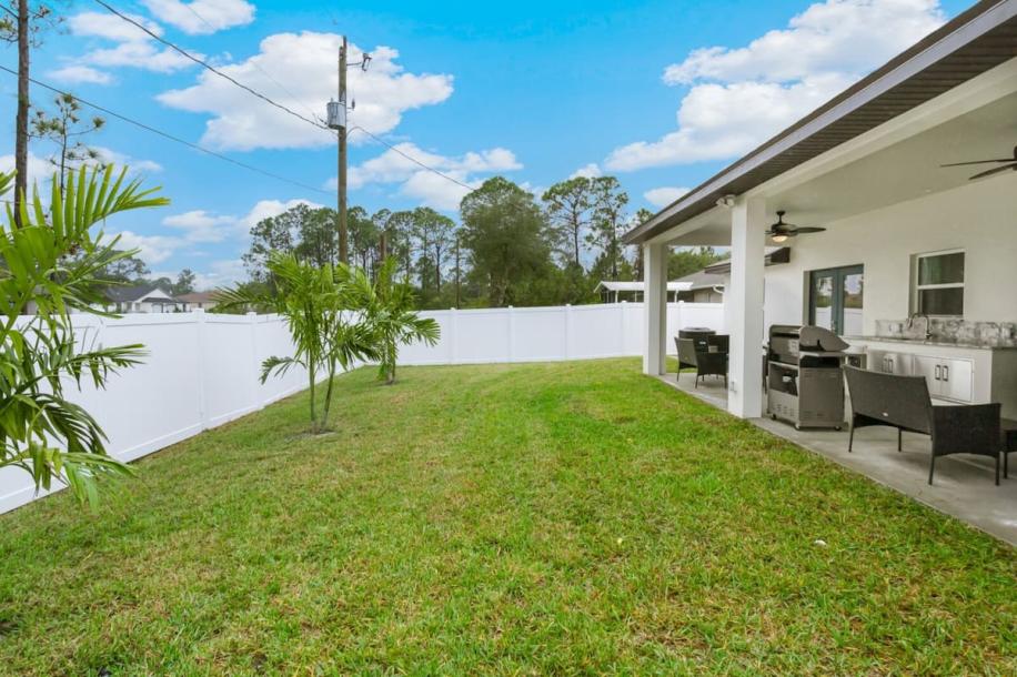 All new, lovely, spacious 3bd/2bth unit sleeps 8!-12