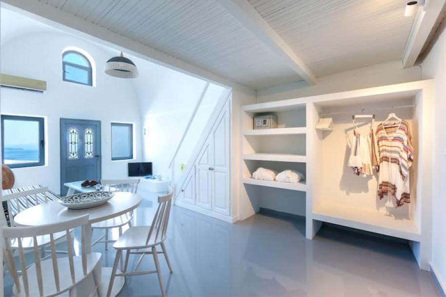 Entire home in Oia, Greece 5 guests2 bedrooms3 beds1 bath-1