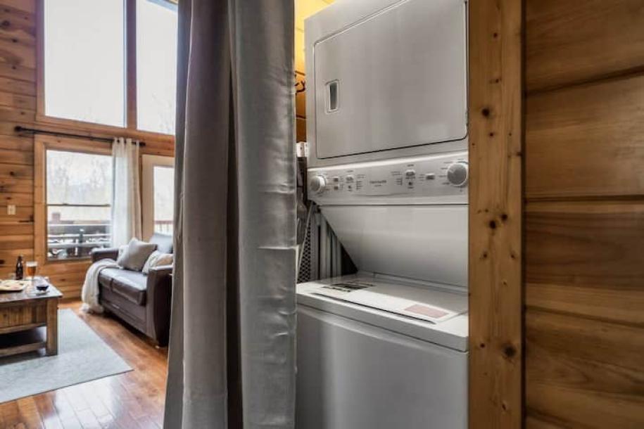 Entire cabin in Sevierville, Tennessee 6 guests1 bedroom3 beds2.5 baths-18