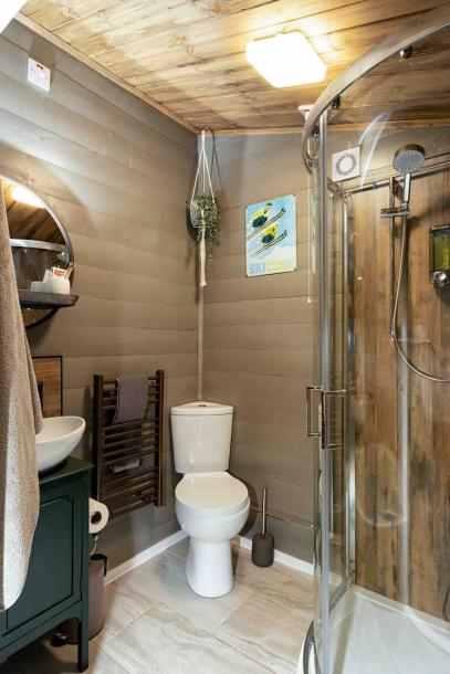 Tiny home in Glenmore, United Kingdom 2 guests1 bed1 bath-12