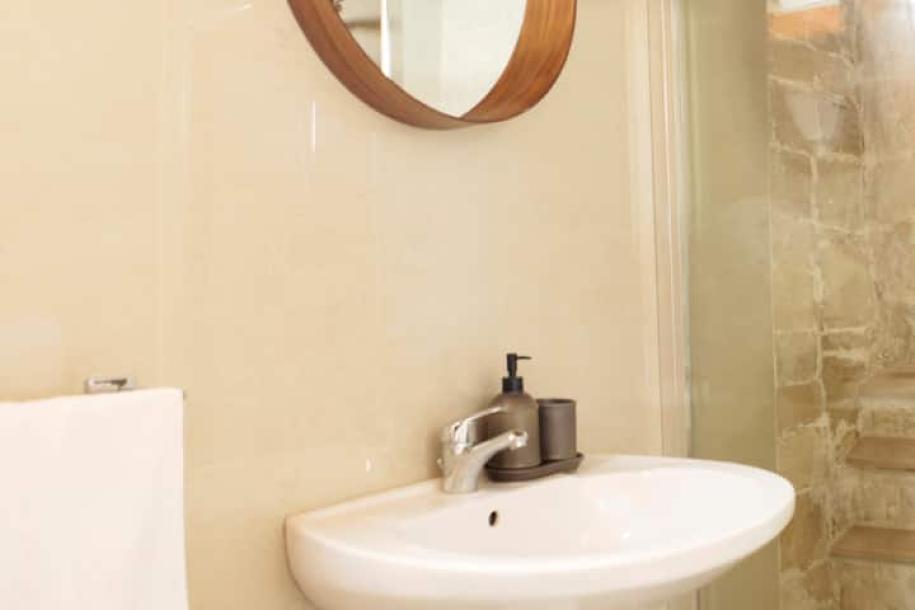 Earthen home in Molfetta, Italy 4 guests1 bedroom3 beds1 bath-8