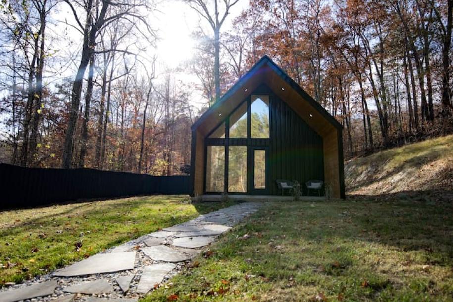 Entire cabin in Walker County, Georgia 4 guests1 bedroom1 bed1 bath-0