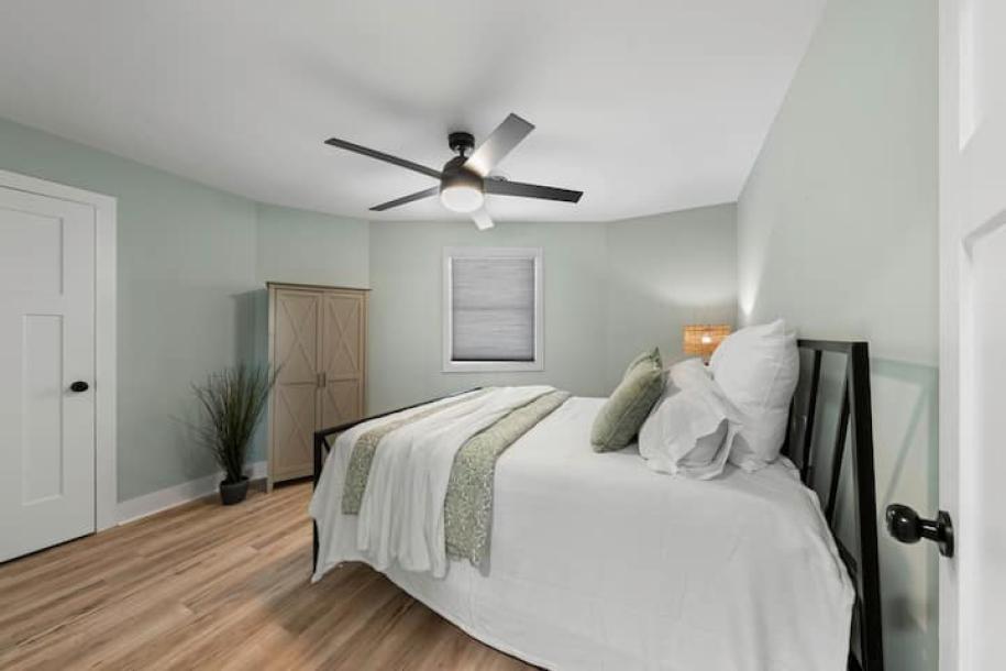 Entire home in Carolina Beach, North Carolina 4 guests2 bedrooms2 beds1 bath-3