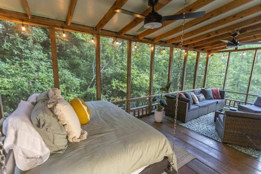 Entire cabin in Dahlonega, Georgia 6 guests3 bedrooms3 beds2 baths-4
