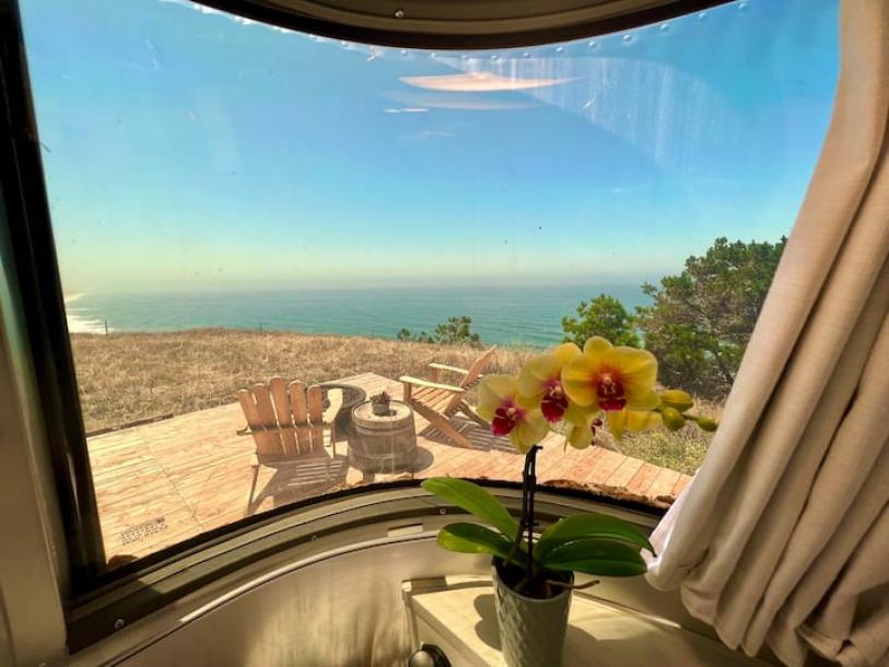 Camper/RV in Half Moon Bay, California 2 guests1 bedroom2 beds1 bath-8