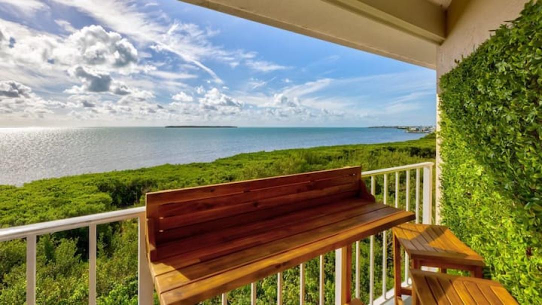 Entire condo in Tavernier, Florida 5 guests2 bedrooms4 beds2 baths-0