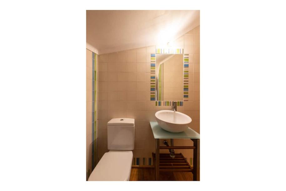 Entire home in Colares, Portugal 6 guests3 bedrooms4 beds1.5 baths-9