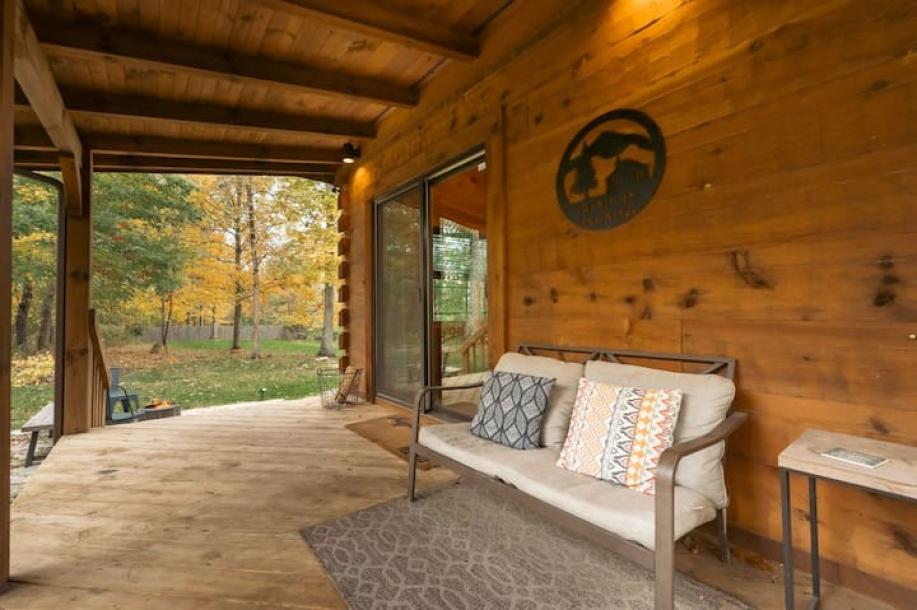 Entire cabin in Madison, Indiana 4 guests2 bedrooms2 beds2 baths-3