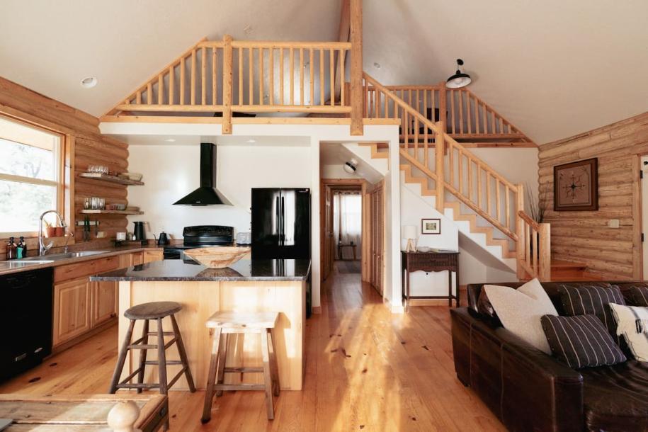 Entire cabin in Kanab, Utah, United States 4 guests2 bedrooms2 beds2 baths-14