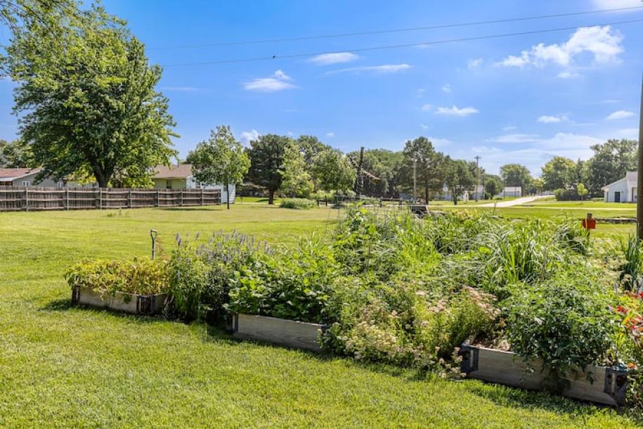 Entire home in Galva, Kansas 4 guests2 bedrooms2 beds2 baths-1