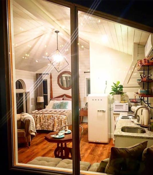 Treehouse in West Columbia, South Carolina 2 guests1 bedroom1 bed1 bath-17