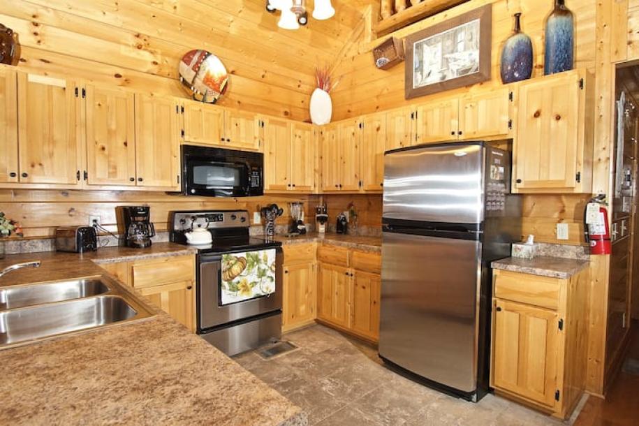 Entire cabin in Sevierville, Tennessee 5 guests2 bedrooms2 beds2 baths-13