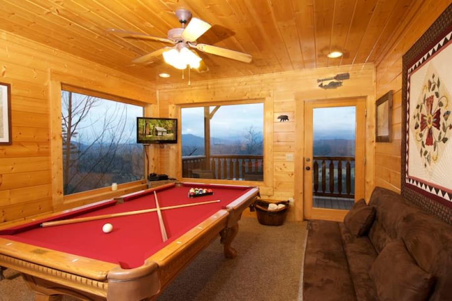 Entire cabin in Sevierville, Tennessee 5 guests2 bedrooms2 beds2 baths-8