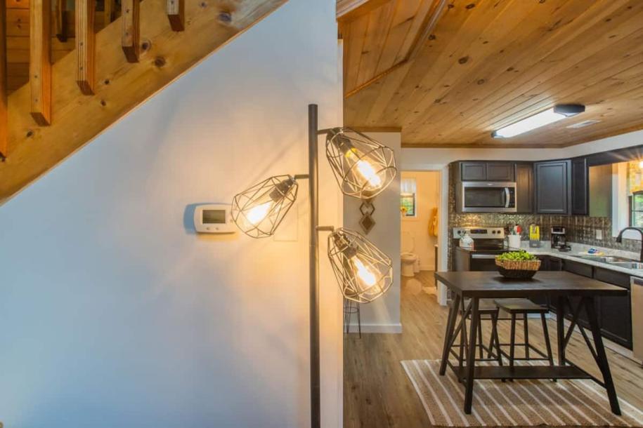 Entire cabin in Gatlinburg, Tennessee 2 guests1 bedroom1 bed1.5 baths-14