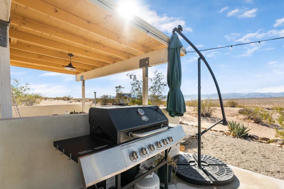 Entire home in Joshua Tree, California 4 guests1 bedroom3 beds1 bath-10