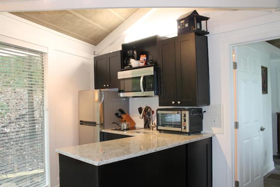 Treehouse in Jasper, Georgia 3 guests1 bedroom1 bed1 bath-7