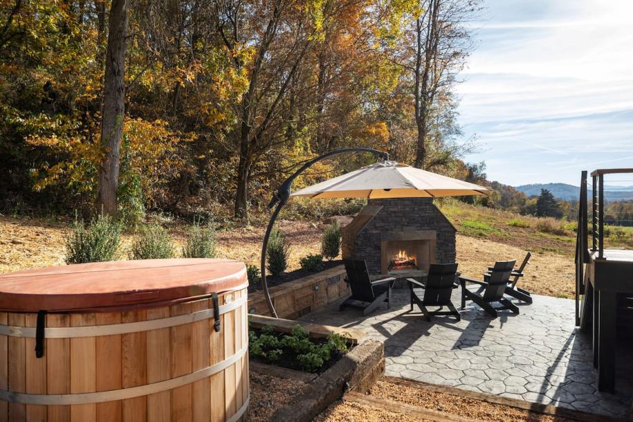 Lakeside | Hot/Cold Tub, Fireplaces, EV Charger-7
