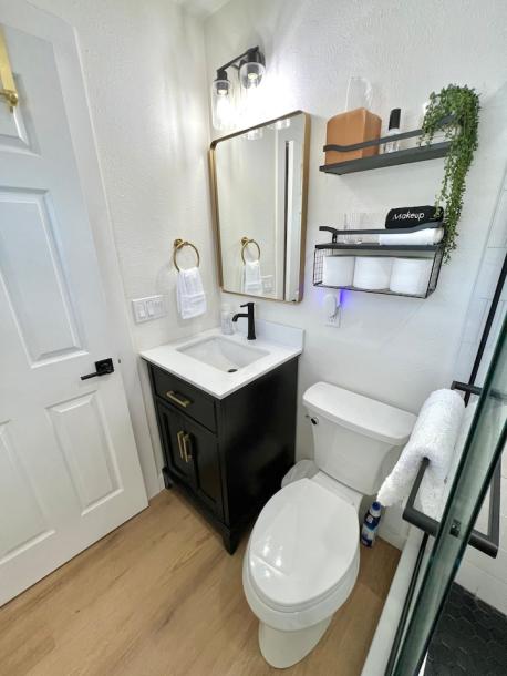 Entire guesthouse in Orlando, Florida 2 guests1 bedroom1 bed1 bath-12
