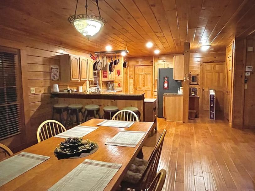 Getaway 3 Bedroom Cabin-11