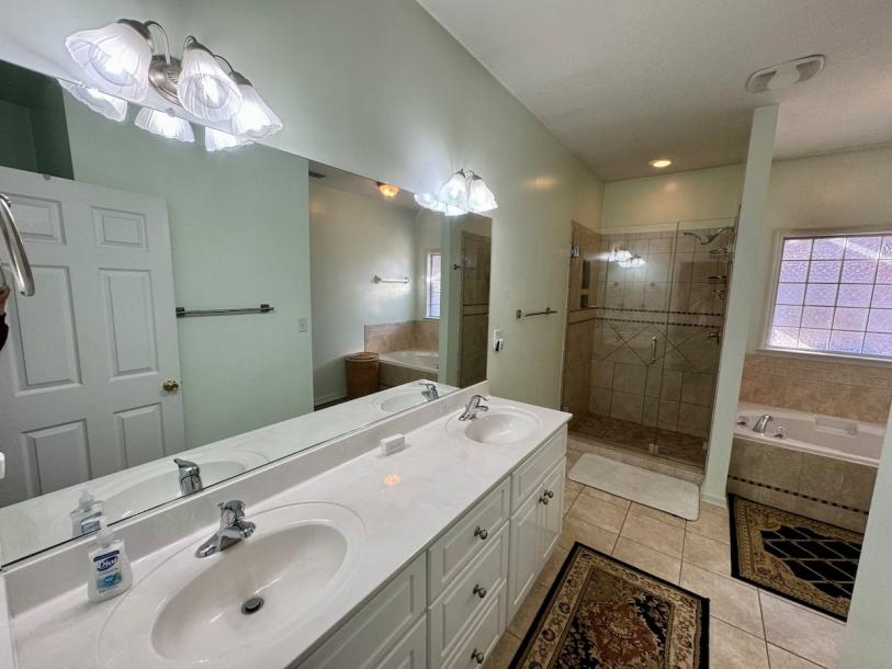Entire home in Martinez, Georgia 8 guests4 bedrooms4 beds2 baths-11