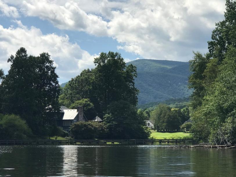 Entire cottage in Afton, Virginia 4 guests1 bedroom2 beds1 bath-1