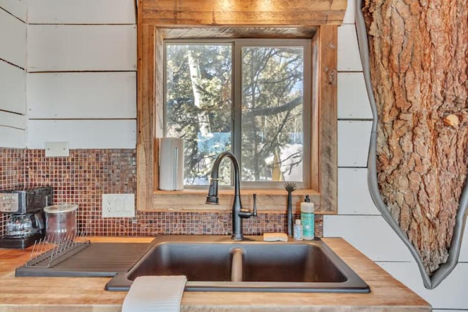 Treehouse in Park City, Utah 2 guests1 bedroom1 bed1 bath-7