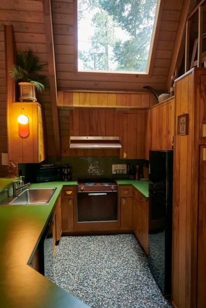 Entire cabin in Idyllwild-Pine Cove, California 4 guests2 bedrooms3 beds1 bath-11