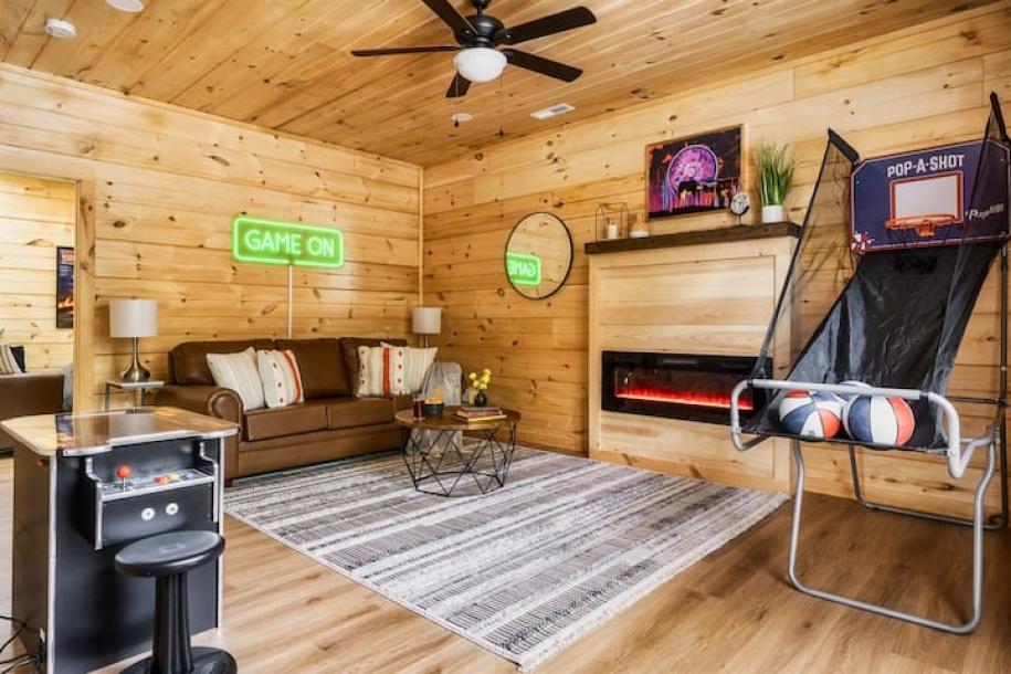 Entire cabin in Sevierville, Tennessee 6 guests2 bedrooms3 beds2 baths-13