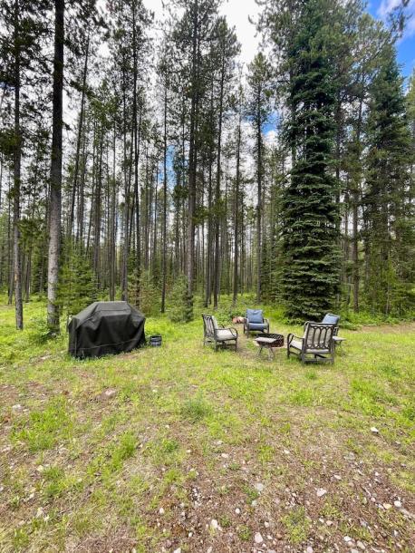 Entire cabin in Columbia Falls, Montana 6 guests2 bedrooms3 beds1 bath-16