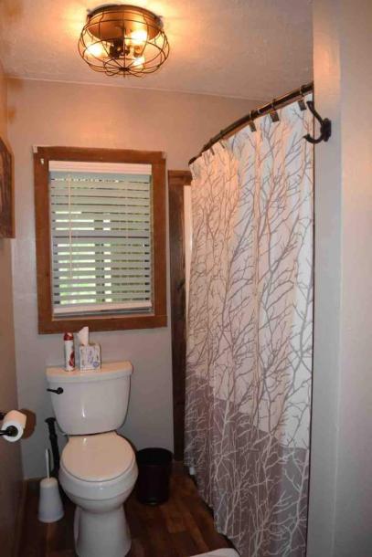 Entire cabin in Tellico Plains, Tennessee 4 guests2 bedrooms2 beds1 bath-6
