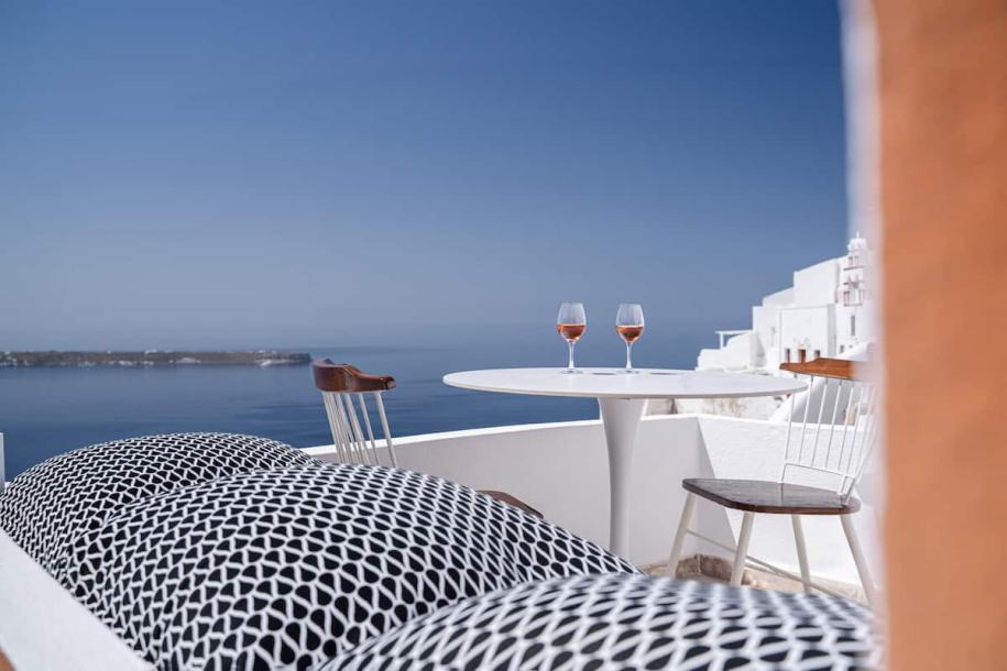 Cycladic home in Oia, Greece 5 guests2 bedrooms2 baths-4