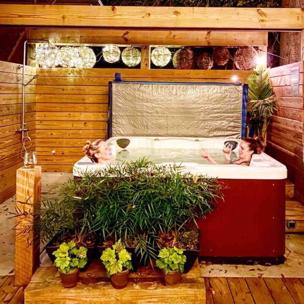 Treehouse in West Columbia, South Carolina 2 guests1 bedroom1 bed1 bath-1
