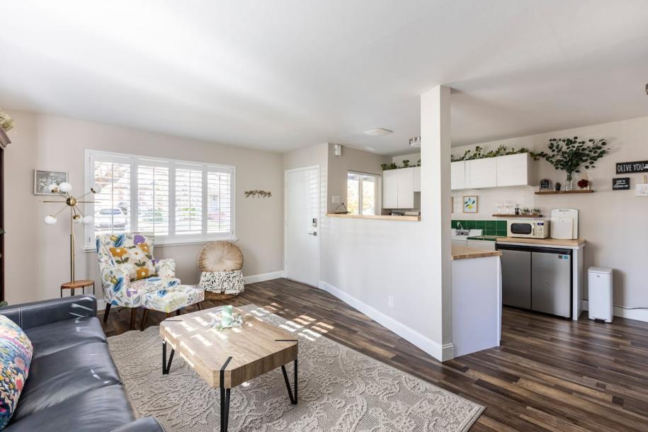 Entire home in Reno, Nevada 2 guests1 bedroom1 bed1 bath-6