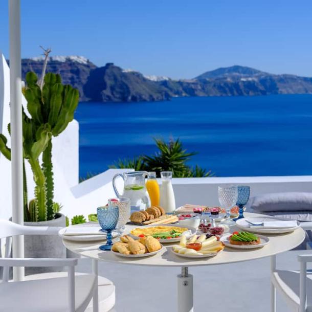 Cave in Thira, Greece 4 guests2 bedrooms3 beds2 baths-8