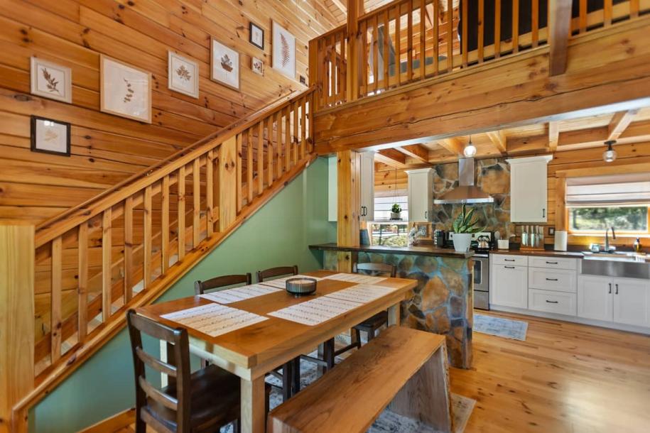 Entire cabin in Fort Valley, Virginia 4 guests1 bedroom3 beds2 baths-8
