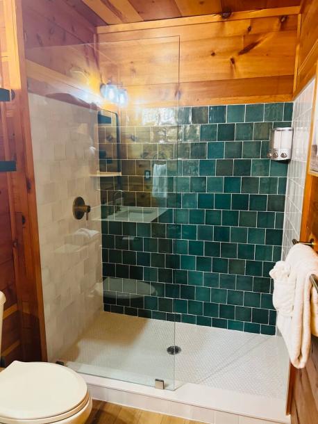 Entire cabin in Sautee Nacoochee, Georgia 4 guests2 bedrooms2 beds2 baths-13
