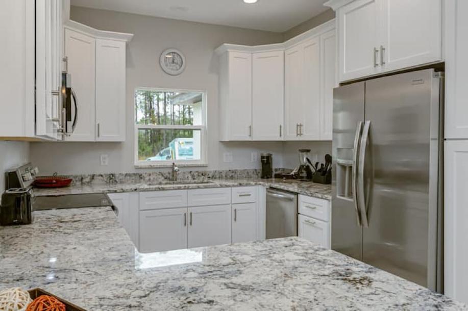 All new, lovely, spacious 3bd/2bth unit sleeps 8!-4