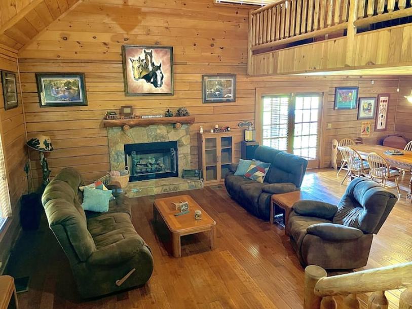 Getaway 3 Bedroom Cabin-13