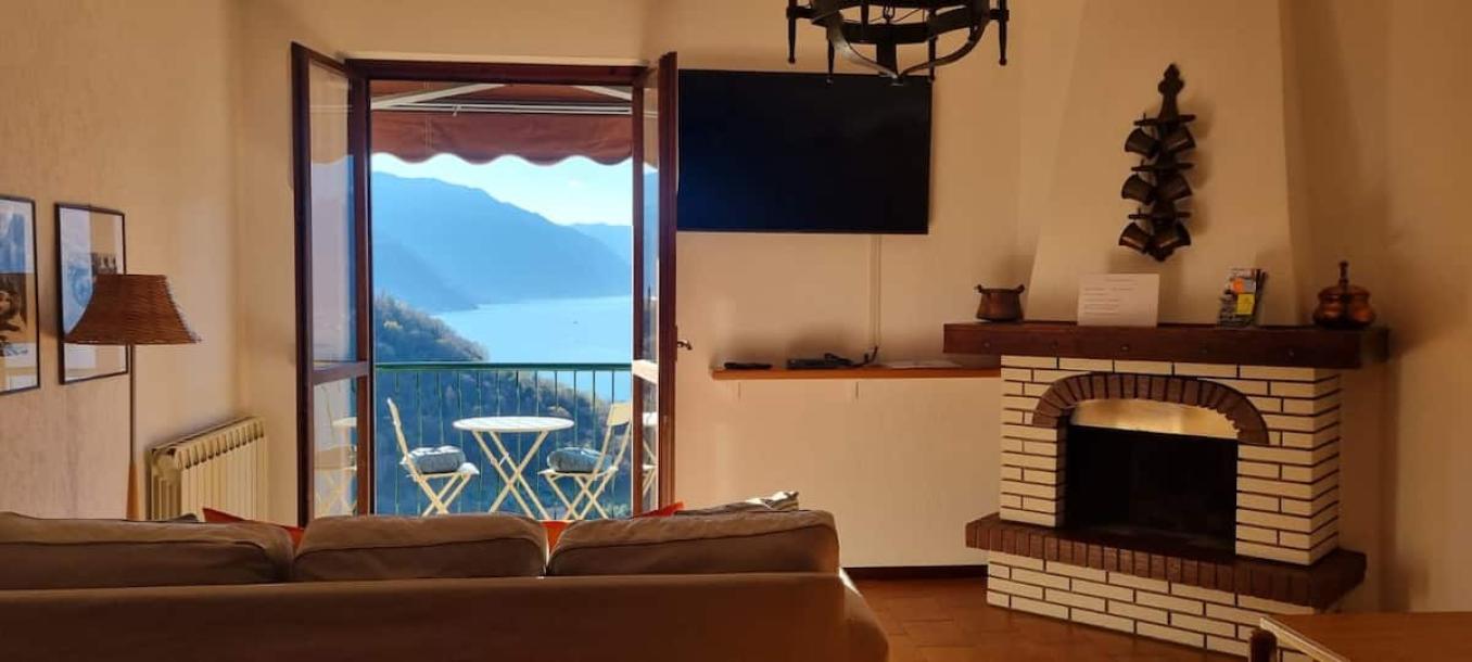 Entire condo in Perledo, Lecco, Italy 2 guests1 bedroom1 bed1 bath-5