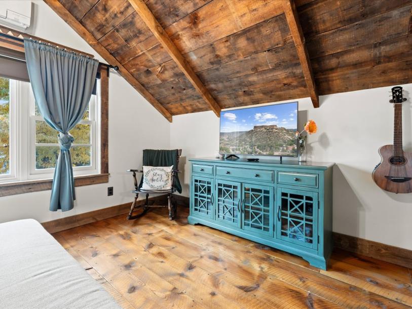 Entire home in Castle Rock, Colorado 2 guests1 bedroom1 bed1.5 baths-9