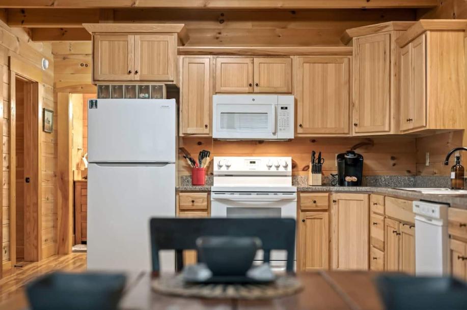 Entire cabin in Madison, Indiana 4 guests2 bedrooms2 beds2 baths-13