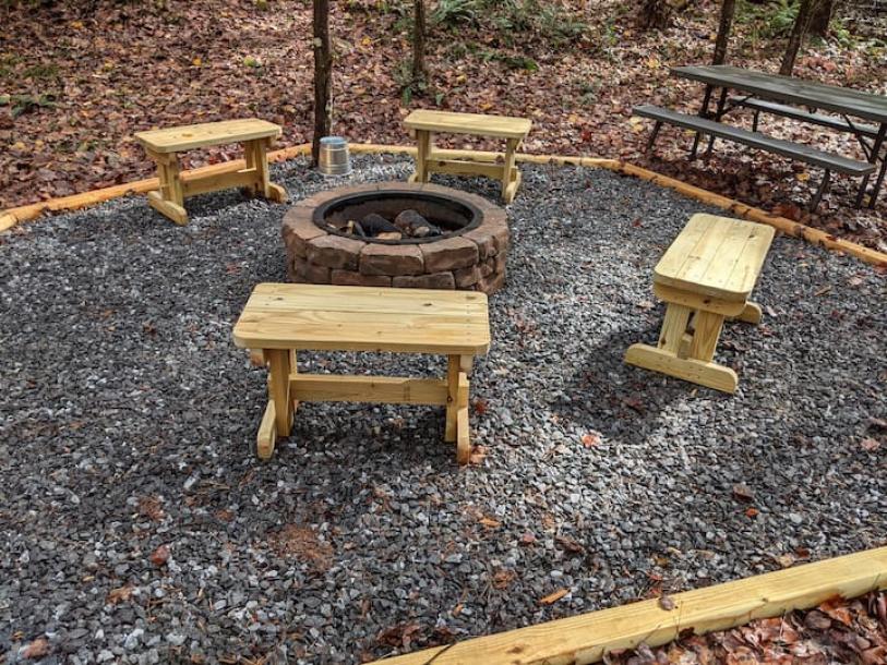 Entire cabin in Sautee Nacoochee, Georgia 4 guests2 bedrooms2 beds1 bath-3
