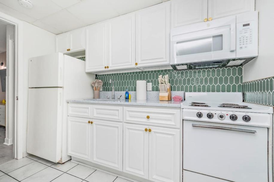 Entire rental unit in Myrtle Beach, South Carolina 6 guests1 bedroom3 beds1 bath-9