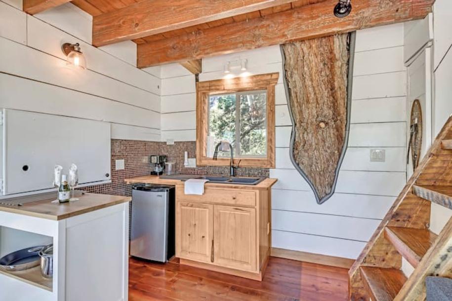Treehouse in Park City, Utah 2 guests1 bedroom1 bed1 bath-8