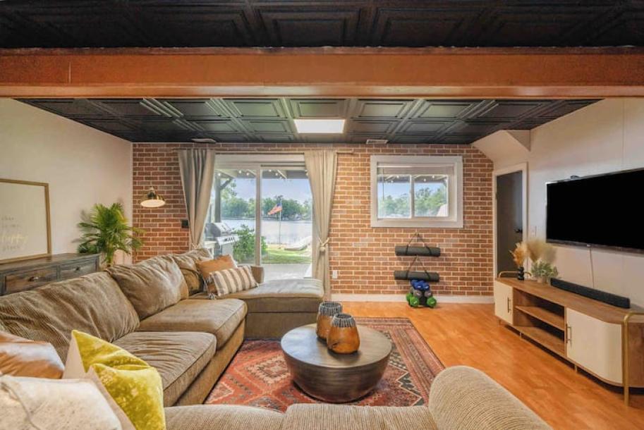 Entire cottage in Bitely, Michigan 10 guests4 bedrooms6 beds2 baths-15
