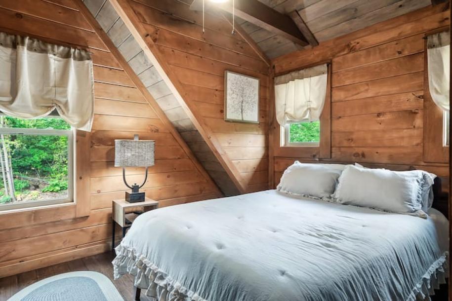 Entire cabin in Sevierville, Tennessee 8 guests3 bedrooms3 beds2.5 baths-3