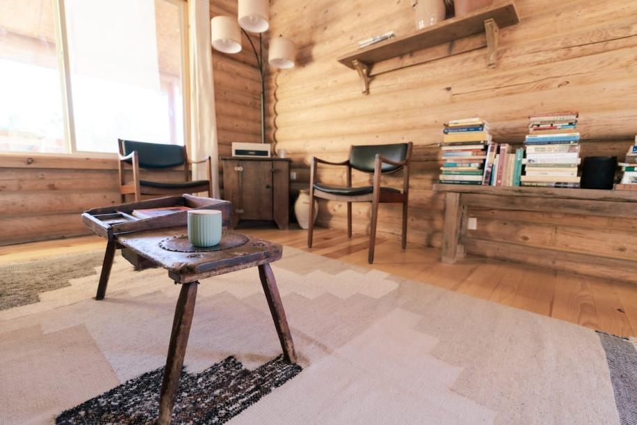Entire cabin in Kanab, Utah, United States 4 guests2 bedrooms2 beds2 baths-16